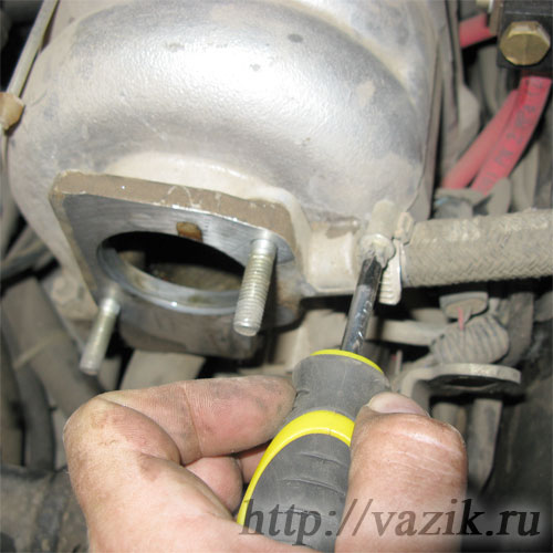 Чистка ресивера двигателя автомобиля Шевроле Нива (ВАЗ-2123) своими руками